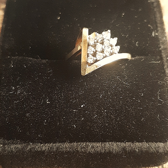 14k yellow gold ladies ring - Picture 1 of 5
